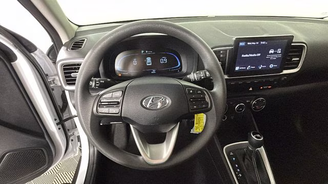 2024 Lunar White Hyundai Venue SE FWD SUV