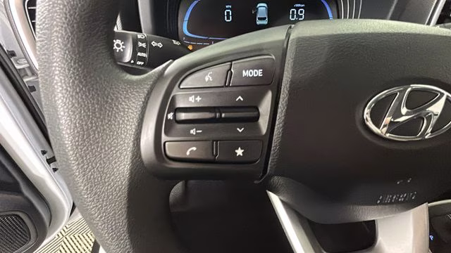 2024 Lunar White Hyundai Venue SE FWD SUV