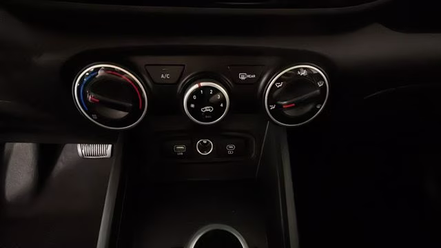 2024 Lunar White Hyundai Venue SE FWD SUV