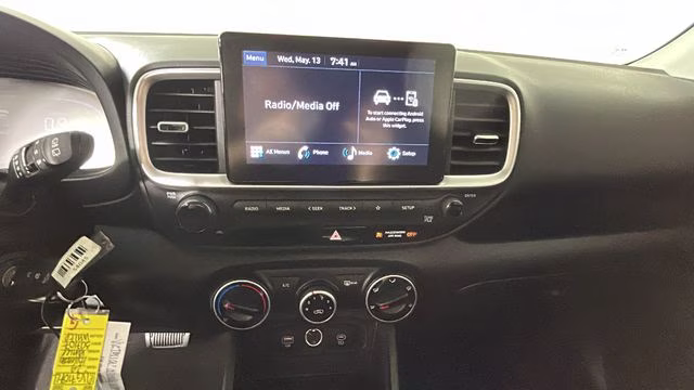 2024 Lunar White Hyundai Venue SE FWD SUV