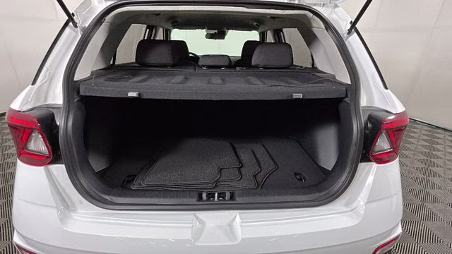 2024 Lunar White Hyundai Venue SE FWD SUV