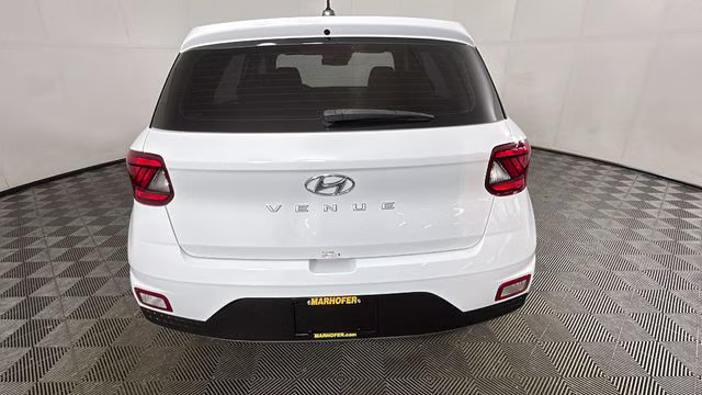 2024 Lunar White Hyundai Venue SE FWD SUV