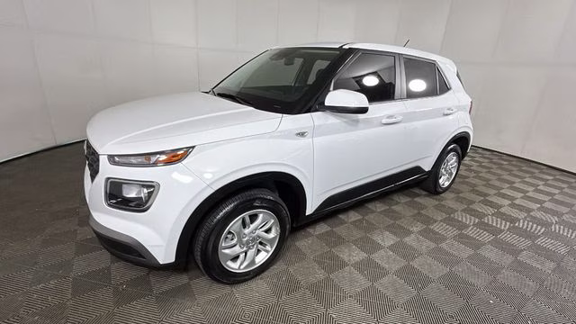 2024 Lunar White Hyundai Venue SE FWD SUV