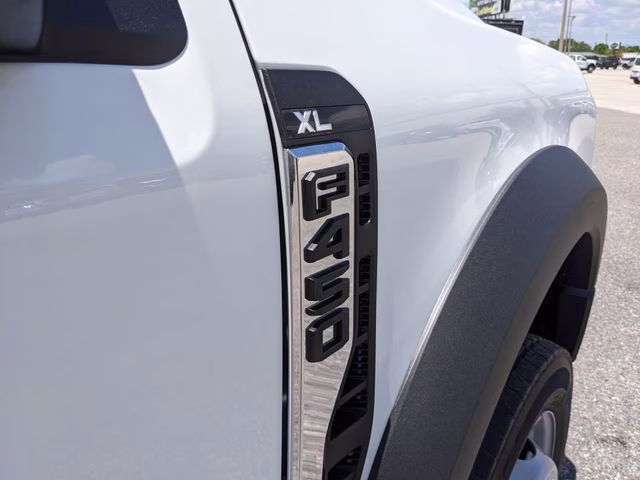 2026 Oxford White Ford Super Duty F-450 DRW XL 4X4 Chassis