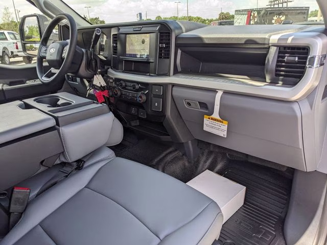 2026 Oxford White Ford Super Duty F-450 DRW XL 4X4 Chassis