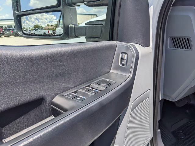 2026 Oxford White Ford Super Duty F-450 DRW XL 4X4 Chassis