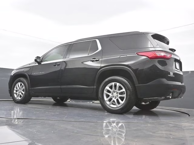 2021 Mosaic Black Metallic Chevrolet Traverse LT FWD SUV