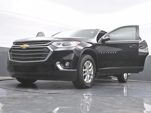 2021 Mosaic Black Metallic Chevrolet Traverse LT FWD SUV