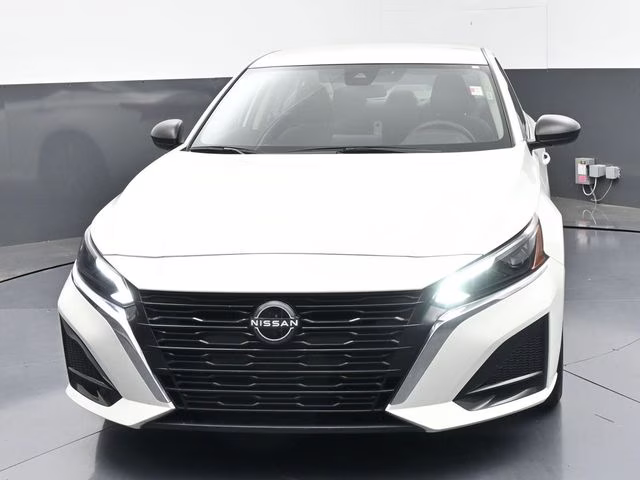 2025 Glacier White Nissan Altima 2.5 SV FWD Sedan