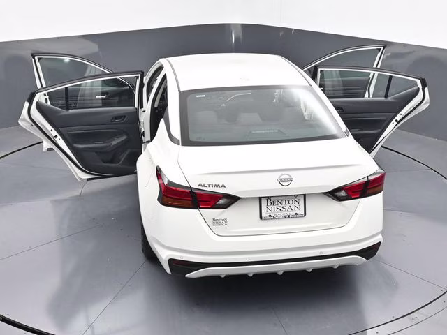 2025 Glacier White Nissan Altima 2.5 SV FWD Sedan