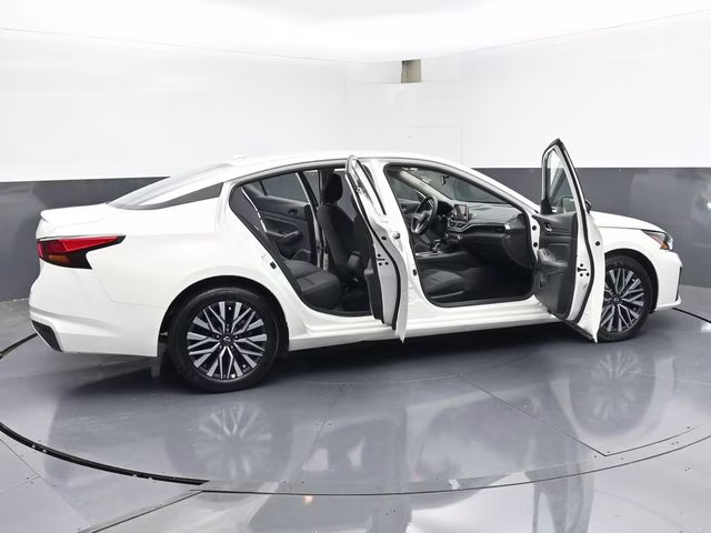 2025 Glacier White Nissan Altima 2.5 SV FWD Sedan