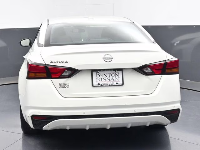 2025 Glacier White Nissan Altima 2.5 SV FWD Sedan