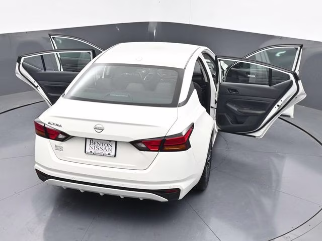 2025 Glacier White Nissan Altima 2.5 SV FWD Sedan