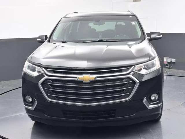 2021 Mosaic Black Metallic Chevrolet Traverse LT FWD SUV
