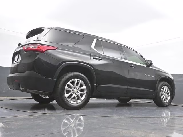 2021 Mosaic Black Metallic Chevrolet Traverse LT FWD SUV
