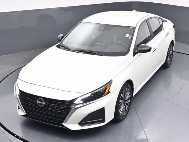 2025 Glacier White Nissan Altima 2.5 SV FWD Sedan