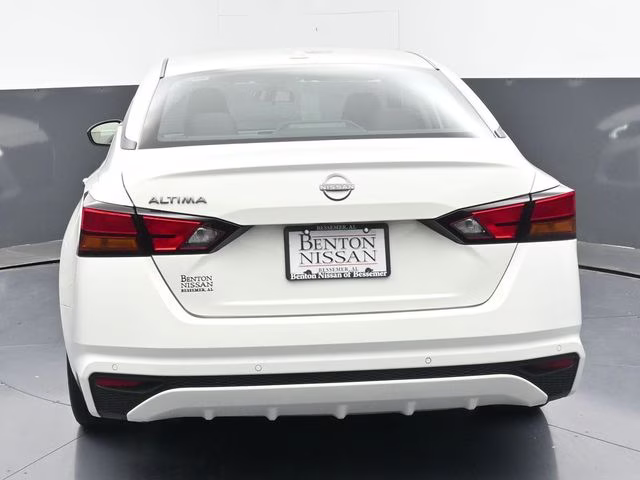2025 Glacier White Nissan Altima 2.5 SV FWD Sedan