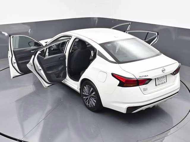 2025 Glacier White Nissan Altima 2.5 SV FWD Sedan