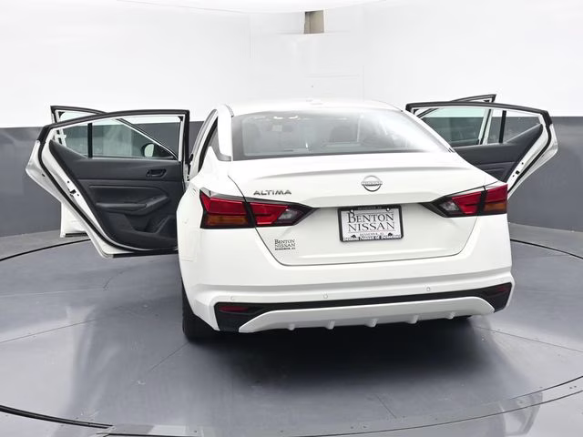 2025 Glacier White Nissan Altima 2.5 SV FWD Sedan