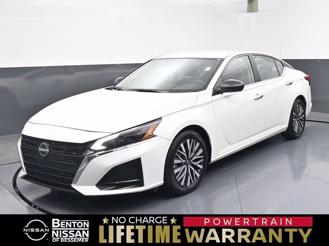2025 Glacier White Nissan Altima 2.5 SV FWD Sedan