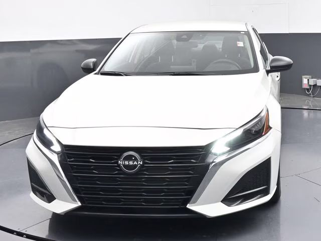 2025 Glacier White Nissan Altima 2.5 SV FWD Sedan