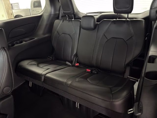 2027 Bright White Clearcoat Chrysler Pacifica Select AWD AWD Van