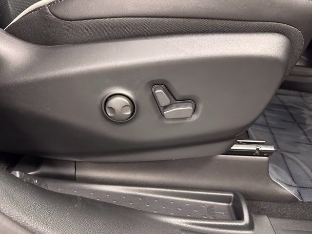 2027 Pxj Chrysler Pacifica Limited AWD Van