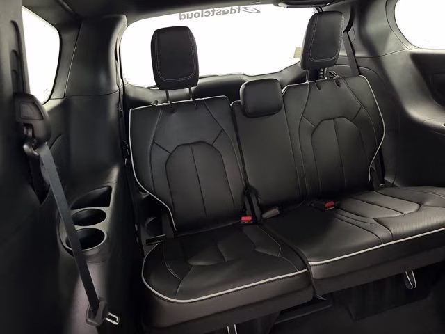 2027 Pxj Chrysler Pacifica Limited AWD Van