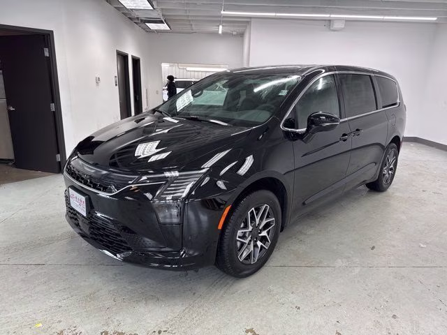 2027 Pxj Chrysler Pacifica Limited AWD Van