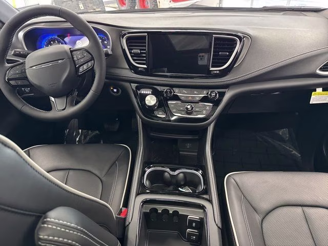 2027 Pxj Chrysler Pacifica Limited AWD Van