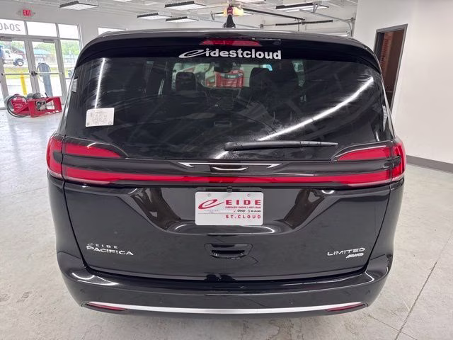 2027 Pxj Chrysler Pacifica Limited AWD Van