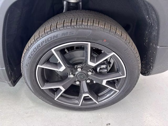 2026 Silver Zynith Clearcoat Jeep Cherokee Overland 4X4 SUV