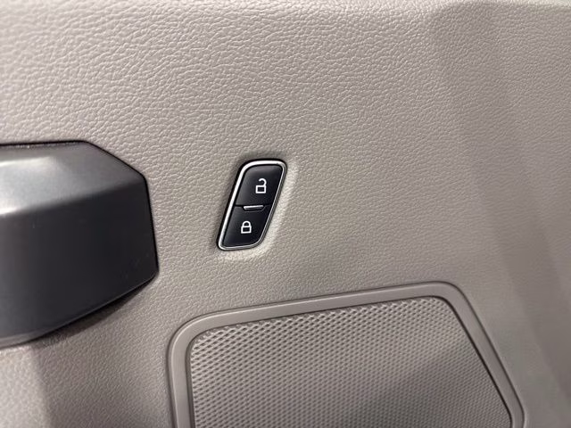 2018 Blue Jeans Metallic Ford F-150 XLT 4X4 Truck
