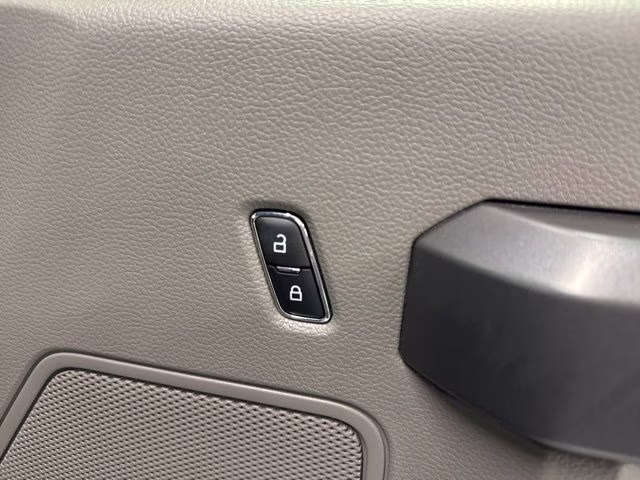 2018 Blue Jeans Metallic Ford F-150 XLT 4X4 Truck