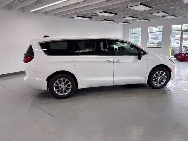 2027 Bright White Clearcoat Chrysler Pacifica Select AWD AWD Van