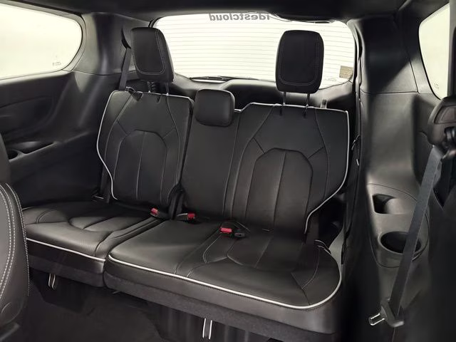 2027 Pxj Chrysler Pacifica Limited AWD Van