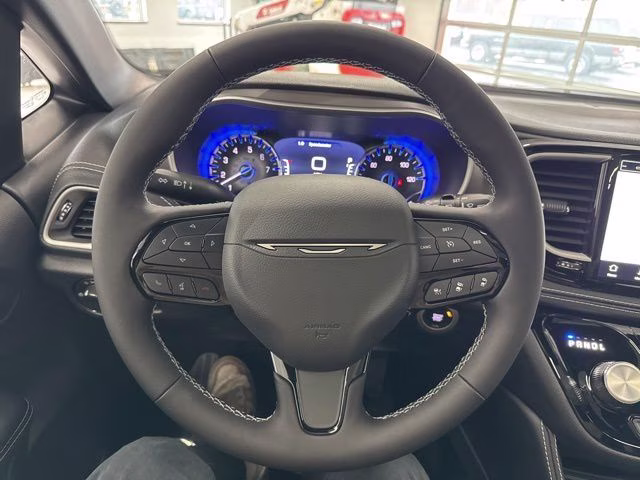 2027 Pxj Chrysler Pacifica Limited AWD Van