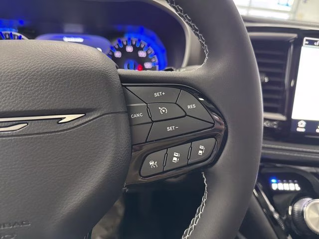 2027 Pxj Chrysler Pacifica Limited AWD Van