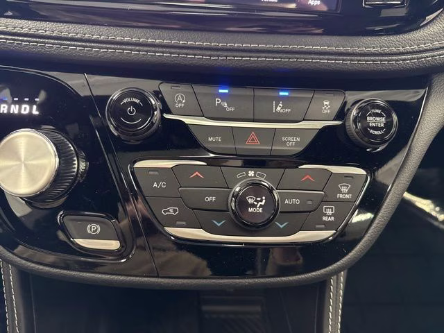 2027 Pxj Chrysler Pacifica Limited AWD Van