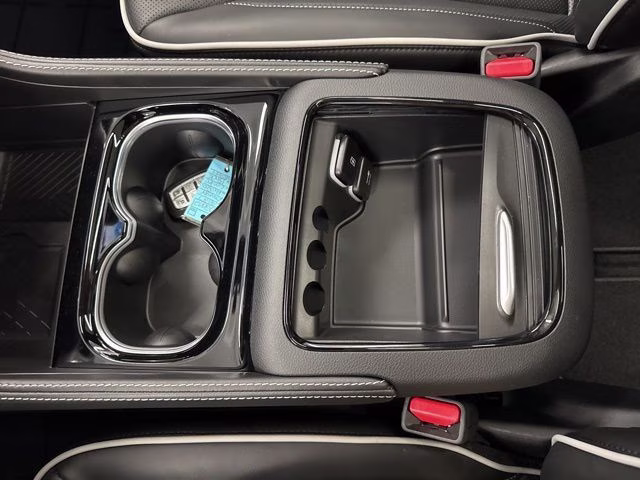 2027 Pxj Chrysler Pacifica Limited AWD Van