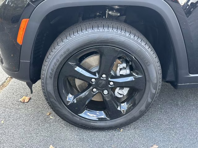 2025 Diamond Black Crystal Pearlcoat Jeep Grand Cherokee L Limited RWD SUV