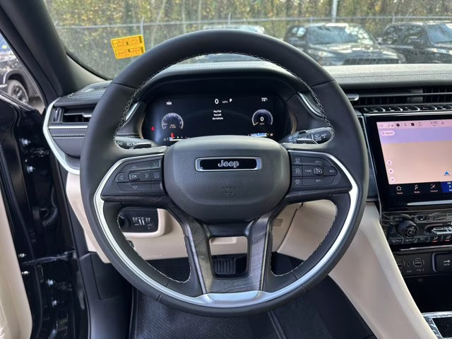 2025 Diamond Black Crystal Pearlcoat Jeep Grand Cherokee L Limited RWD SUV