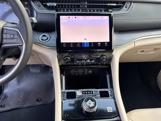 2025 Diamond Black Crystal Pearlcoat Jeep Grand Cherokee L Limited RWD SUV