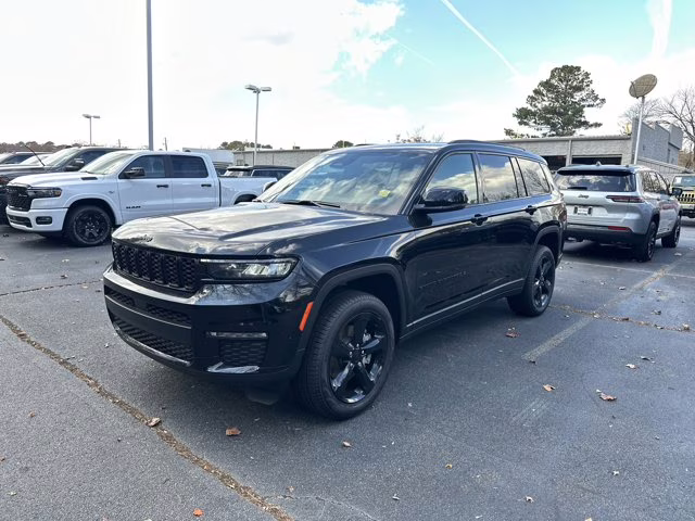 2025 Diamond Black Crystal Pearlcoat Jeep Grand Cherokee L Limited RWD SUV