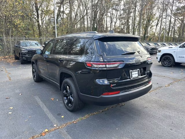 2025 Diamond Black Crystal Pearlcoat Jeep Grand Cherokee L Limited RWD SUV