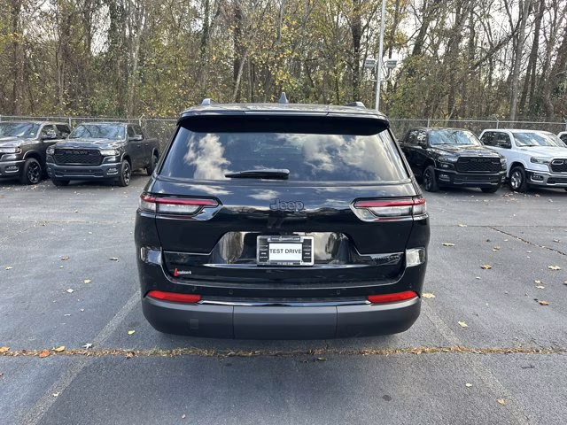 2025 Diamond Black Crystal Pearlcoat Jeep Grand Cherokee L Limited RWD SUV