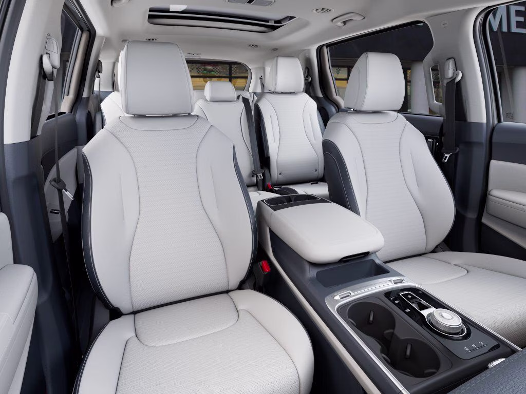2026 Ceramic Silver Kia Carnival Hybrid SX Prestige FWD Van