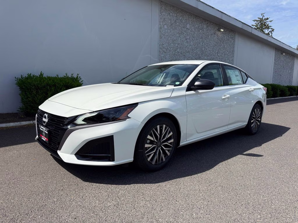 2026 Glacier White Nissan Altima 2.5 SV FWD Sedan