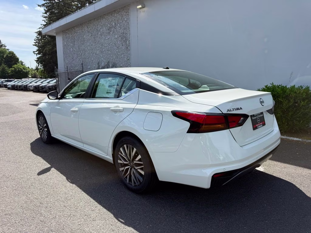 2026 Glacier White Nissan Altima 2.5 SV FWD Sedan