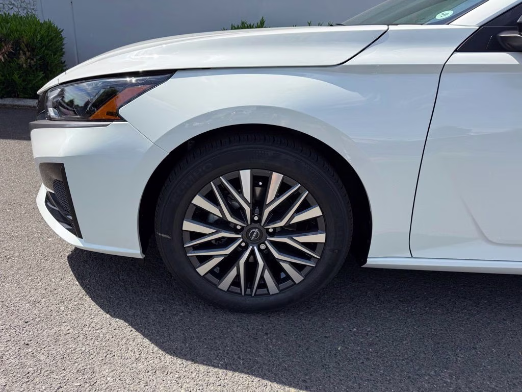 2026 Glacier White Nissan Altima 2.5 SV FWD Sedan